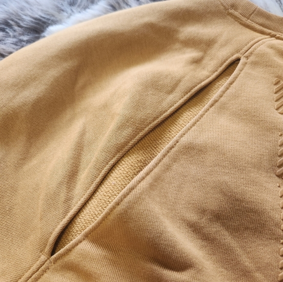 Nike sweatshirt. - Picture 4 of 5